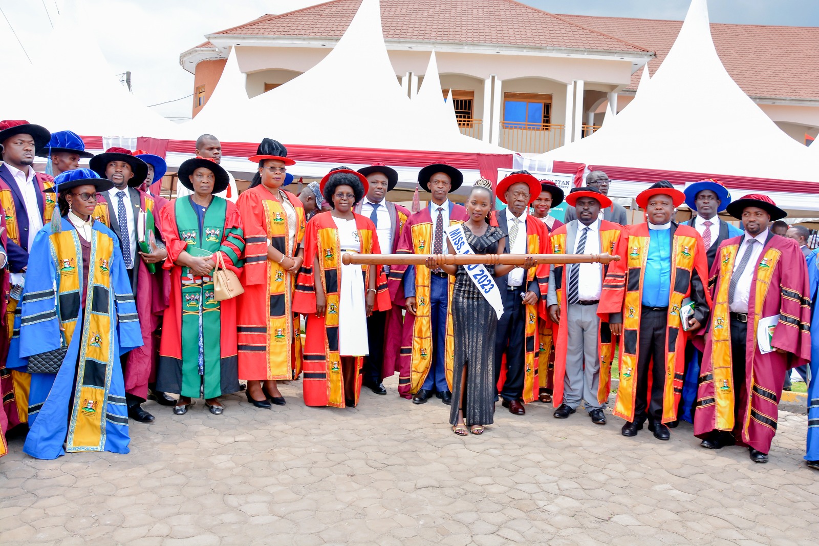 Metropolitan International University Holds 5th Graduation Ceremony